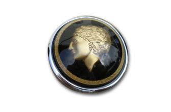 Golden lady horn button for banjo steering wheel
