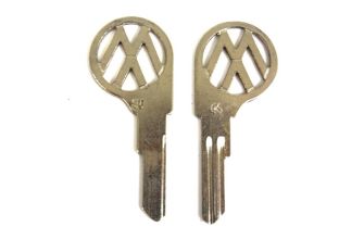 SU code key blank with logo