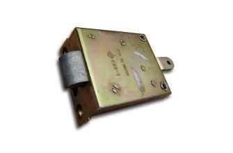 Lock mechanism for locking handle Bus