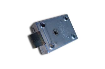 Tailgate lock mechanism